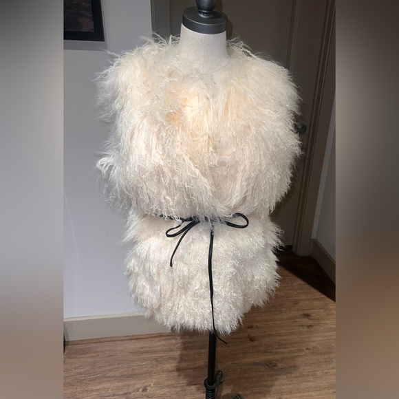 UGG CREAM ABBEY MONGOLIAN SHEARLING FLUFFY SHEEPSKIN VEST, WOMEN'S LARGE ~ NWT - Picture 4 of 8